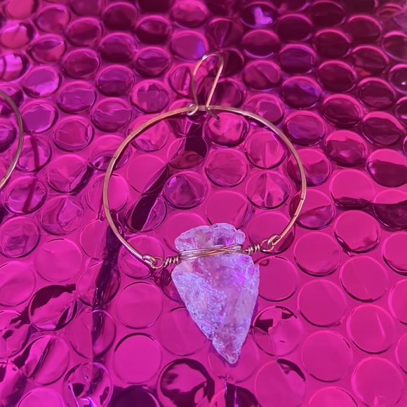 Quartz arrowhead hoop earrings - Picture 5 of 7